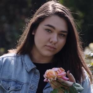 Meet your Posher, Elena